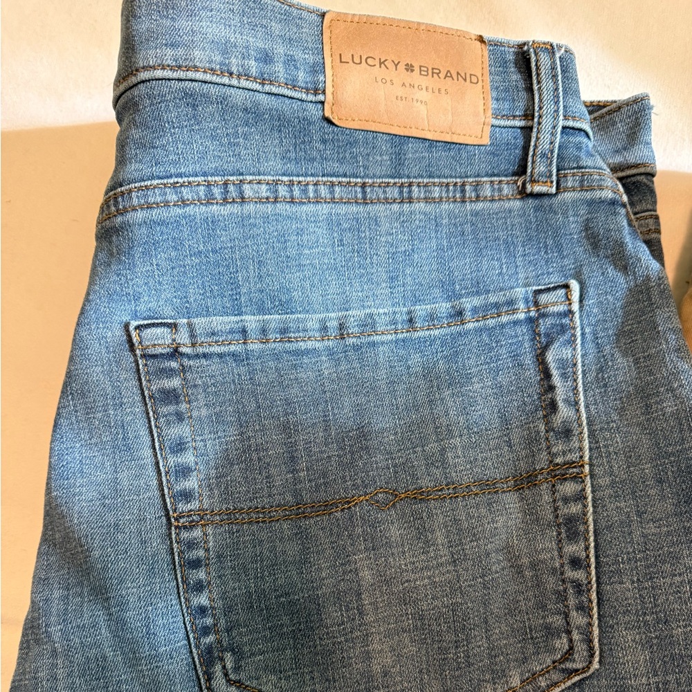 Lucky Brand Men's Classic Straight Denim Jeans - Picture 3 of 3